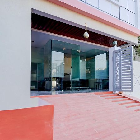 Super Townhouse Nanak Ram Guda Near Waverock Sez Hyderabad Exterior foto