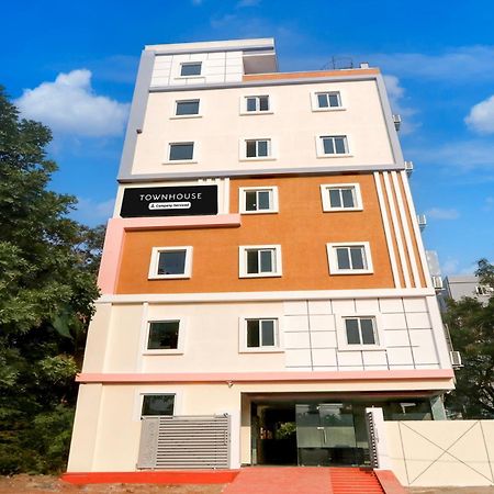 Super Townhouse Nanak Ram Guda Near Waverock Sez Hyderabad Exterior foto