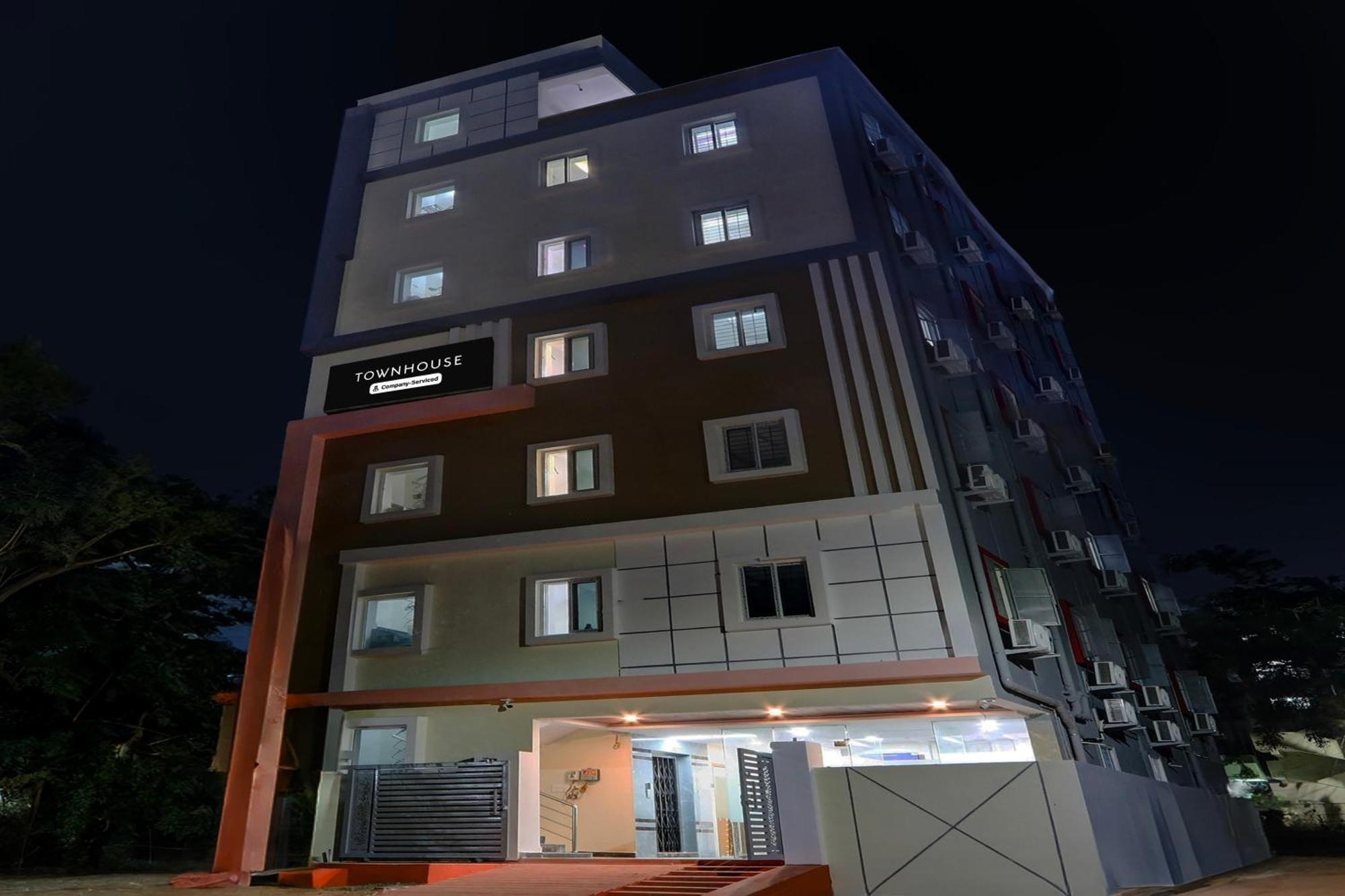 Super Townhouse Nanak Ram Guda Near Waverock Sez Hyderabad Exterior foto