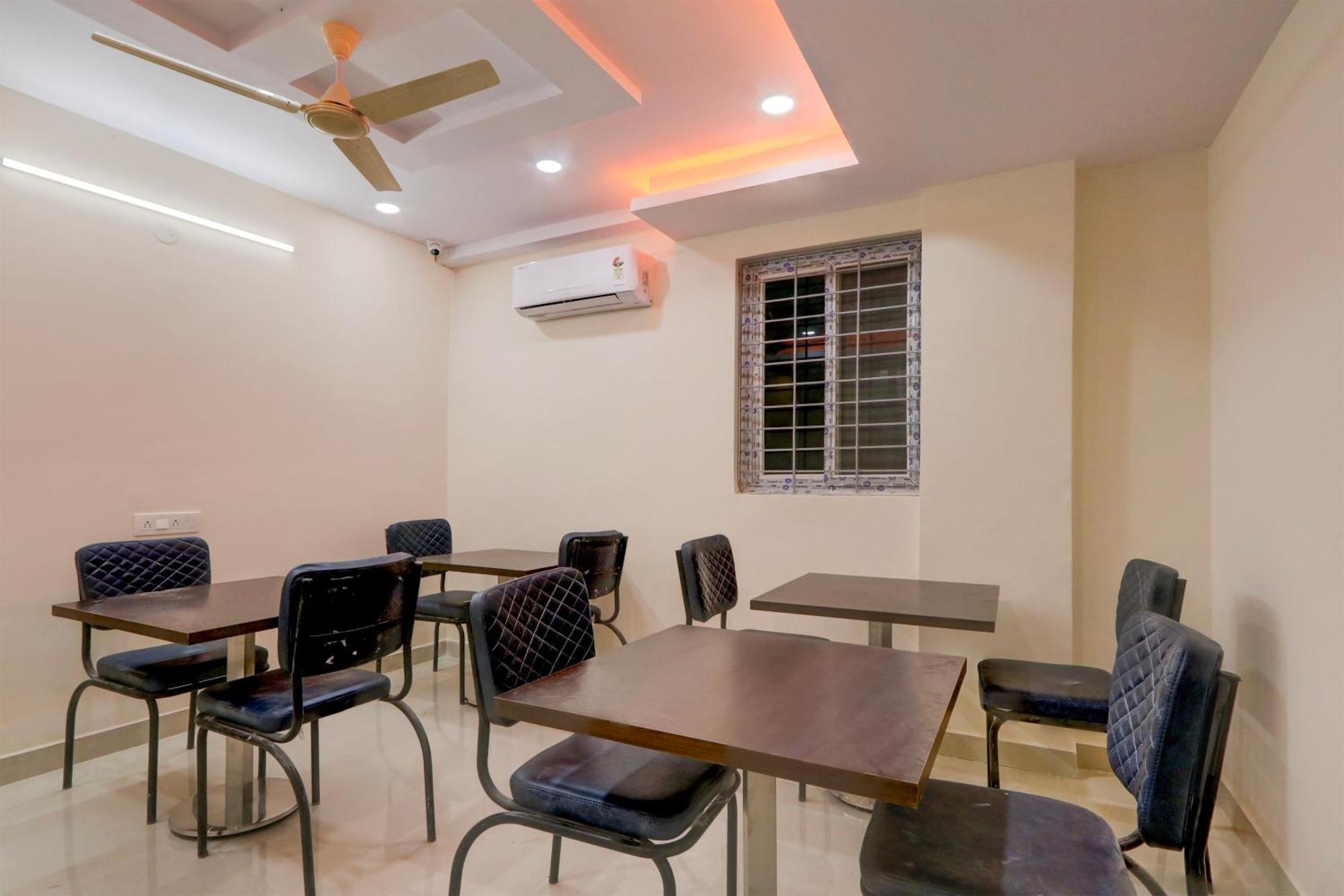 Super Townhouse Nanak Ram Guda Near Waverock Sez Hyderabad Exterior foto