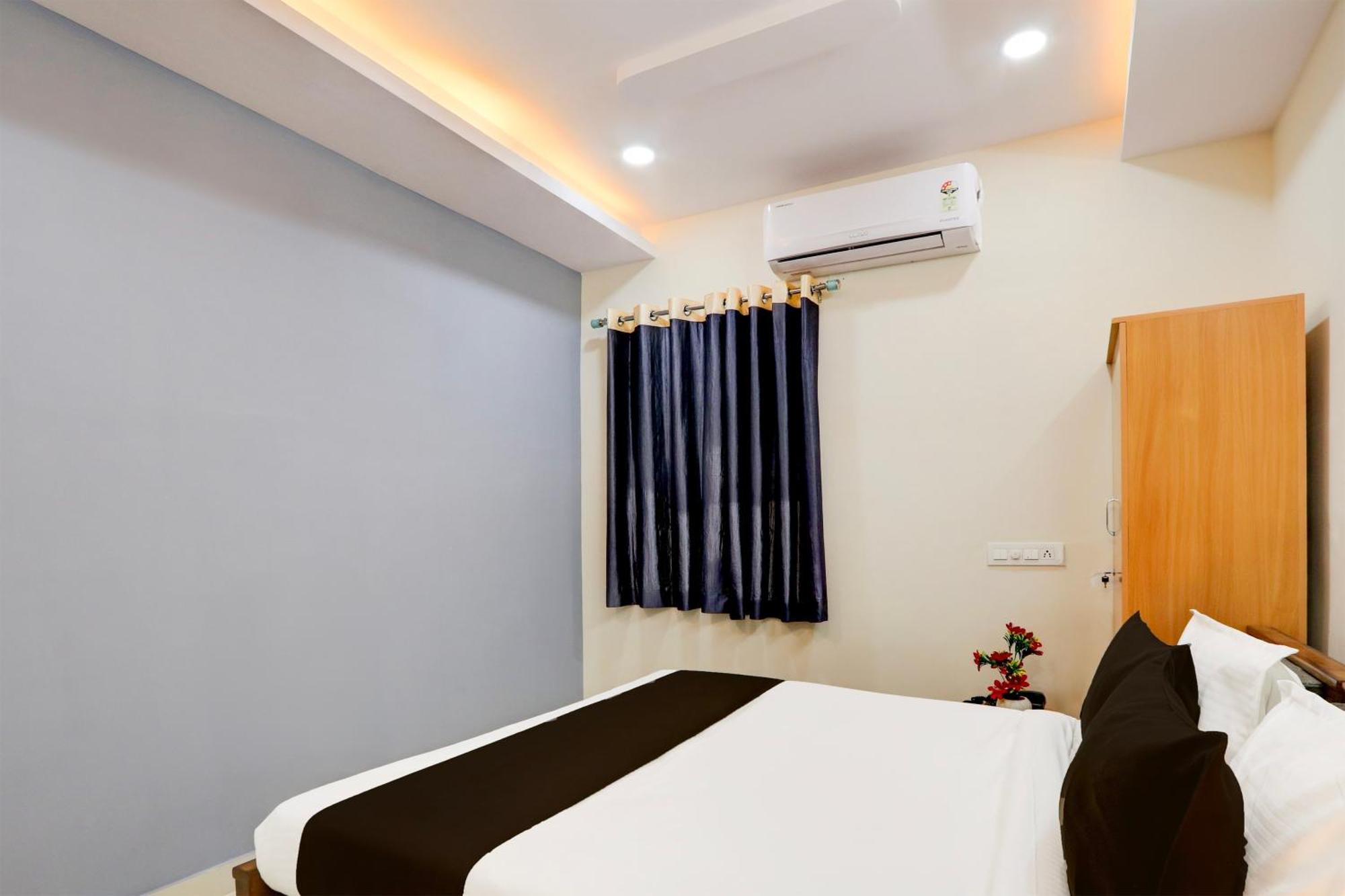 Super Townhouse Nanak Ram Guda Near Waverock Sez Hyderabad Exterior foto