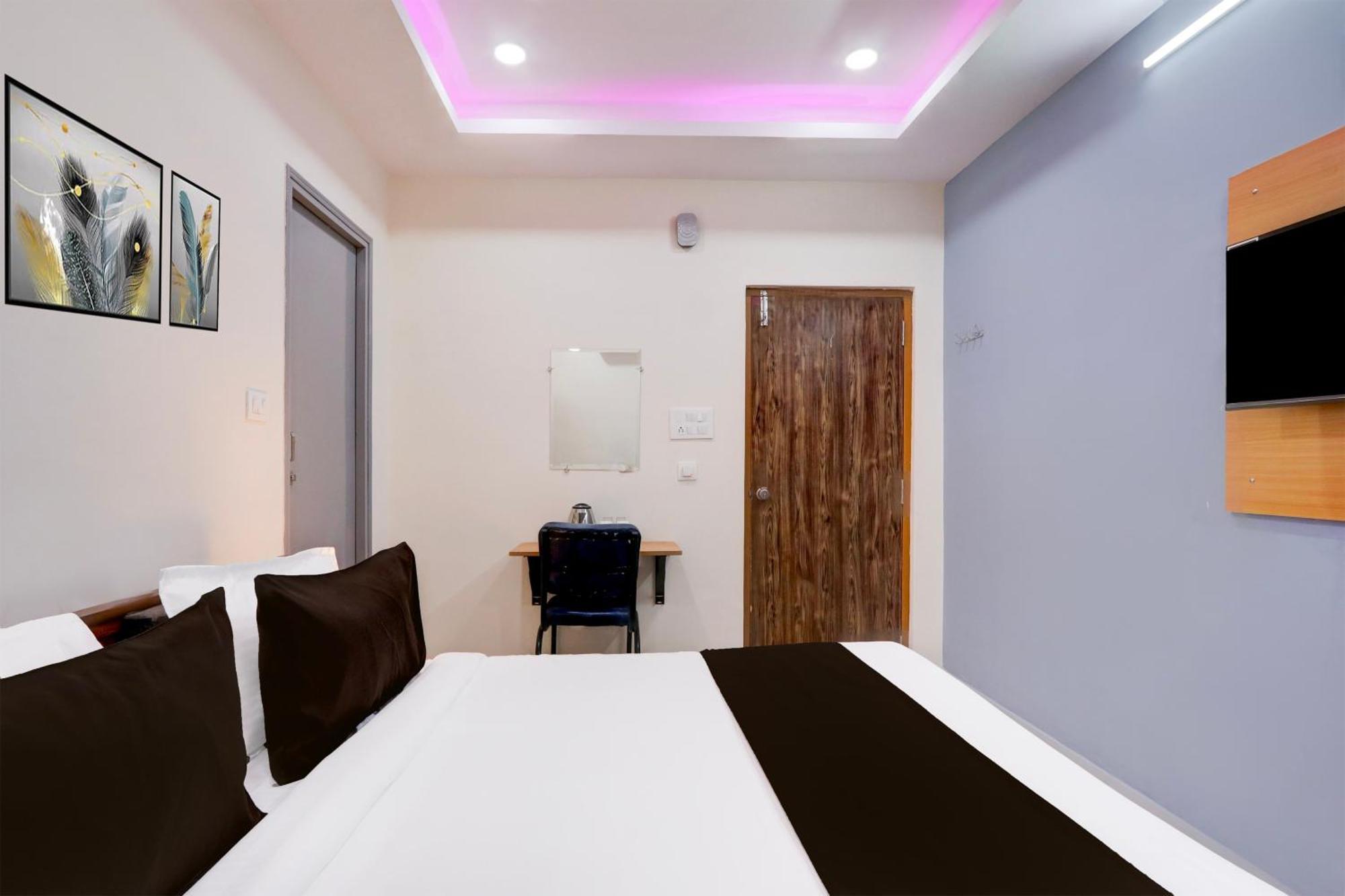 Super Townhouse Nanak Ram Guda Near Waverock Sez Hyderabad Exterior foto