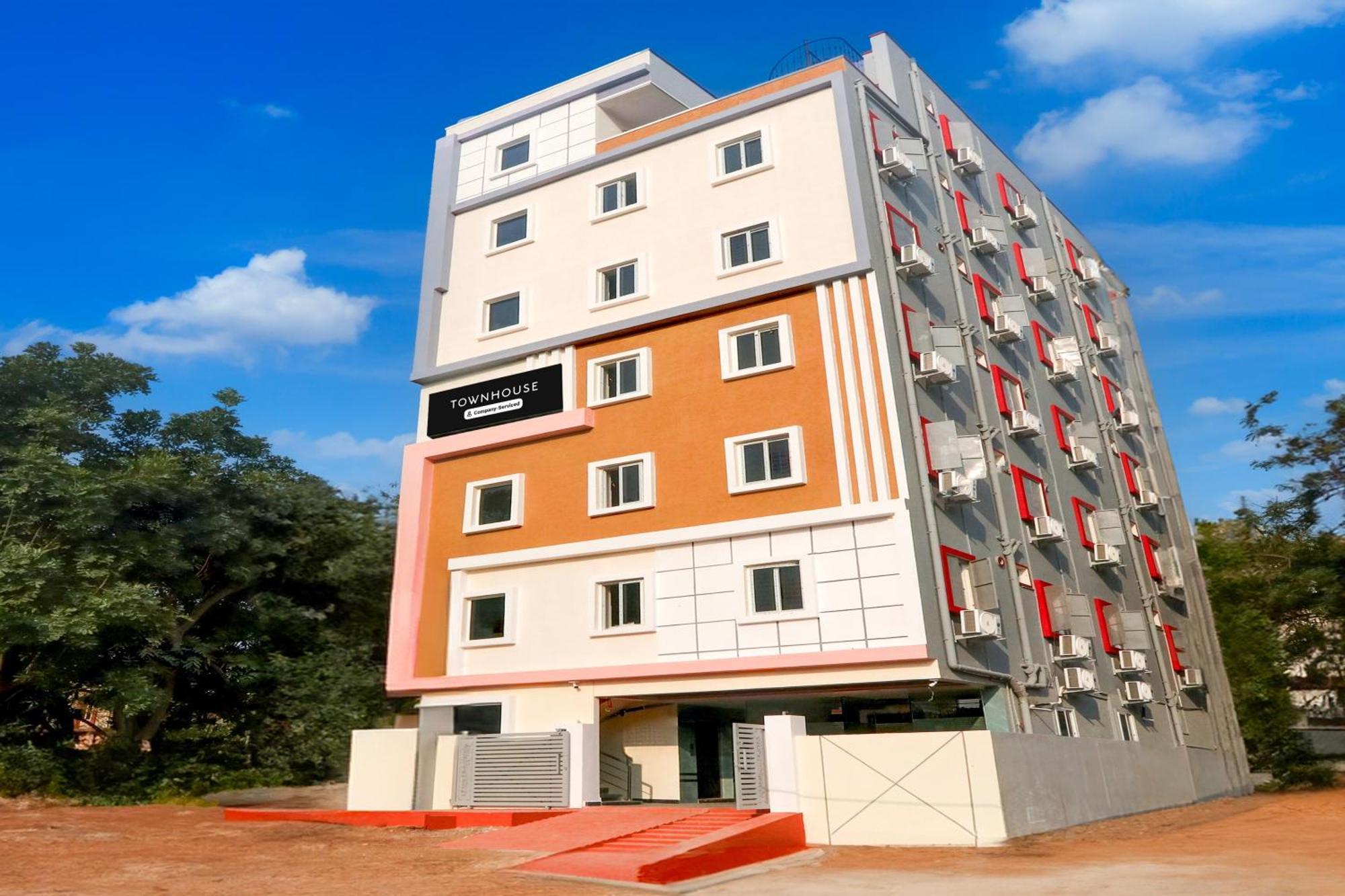 Super Townhouse Nanak Ram Guda Near Waverock Sez Hyderabad Exterior foto