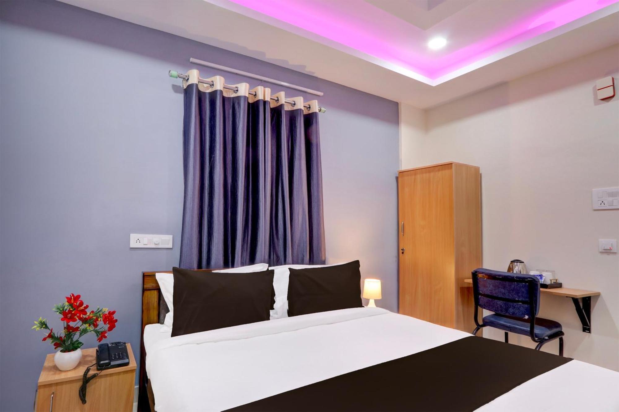 Super Townhouse Nanak Ram Guda Near Waverock Sez Hyderabad Exterior foto