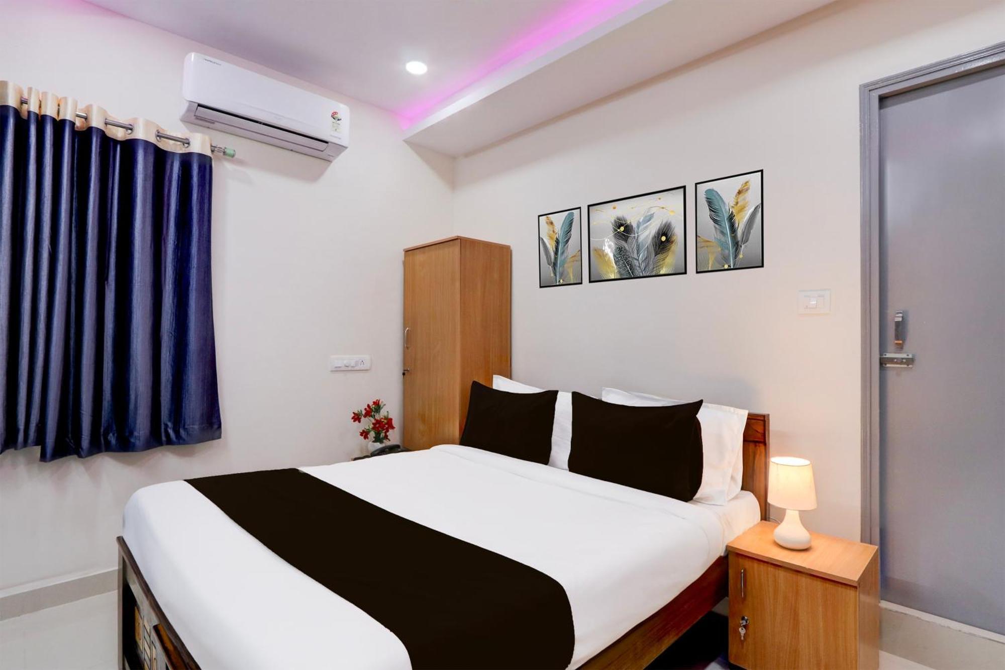 Super Townhouse Nanak Ram Guda Near Waverock Sez Hyderabad Exterior foto