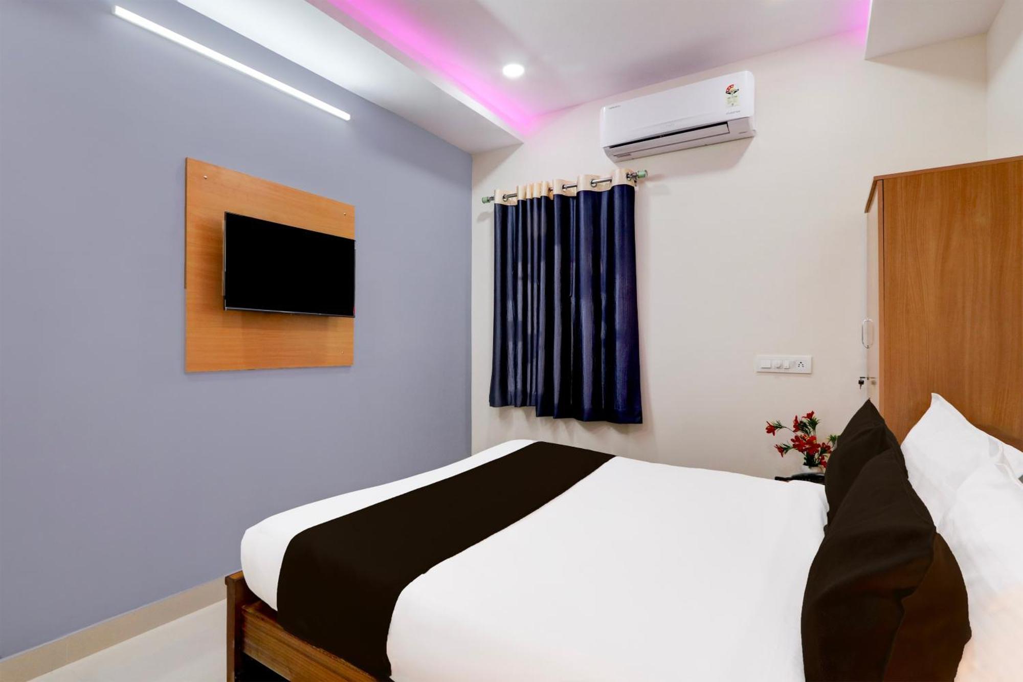Super Townhouse Nanak Ram Guda Near Waverock Sez Hyderabad Exterior foto