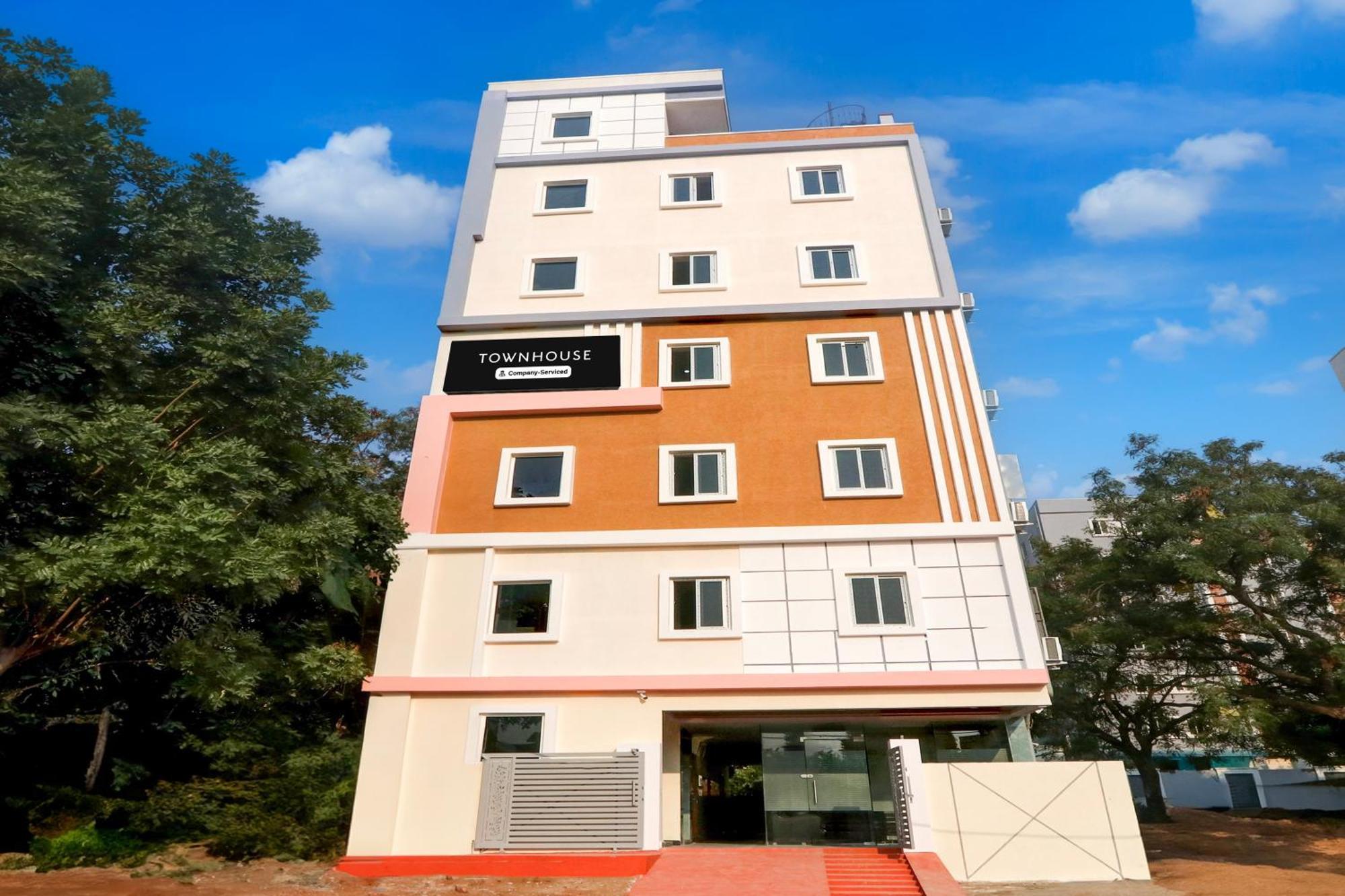Super Townhouse Nanak Ram Guda Near Waverock Sez Hyderabad Exterior foto
